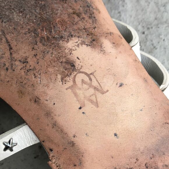 Alexander McQueen skull flip-flops - Picture 6 of 6